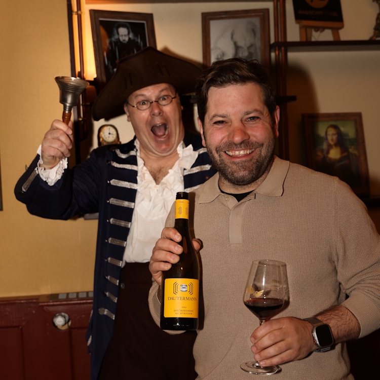 Noch mehr Lügen! Weinprobe, Menü und Erzähltheater